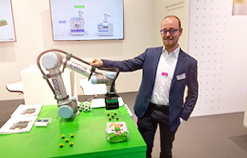 HLS COBOT WORLD zeigt Universal Robots UR5 und UR10 auf der automatica